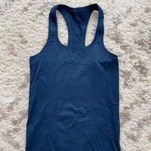 Lululemon navy workout top